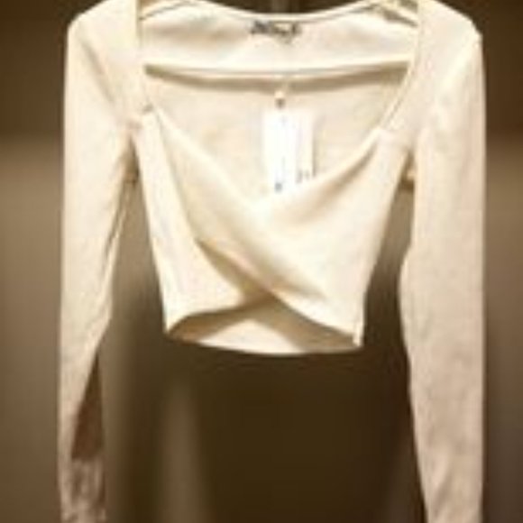 Zara Wrap Crop Top with V-neckline and Long Sleeves in Ecru white - Picture 5 of 6